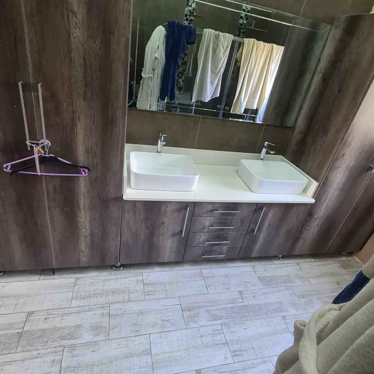 Double vessel-sink bathroom vanity, Nelspruit