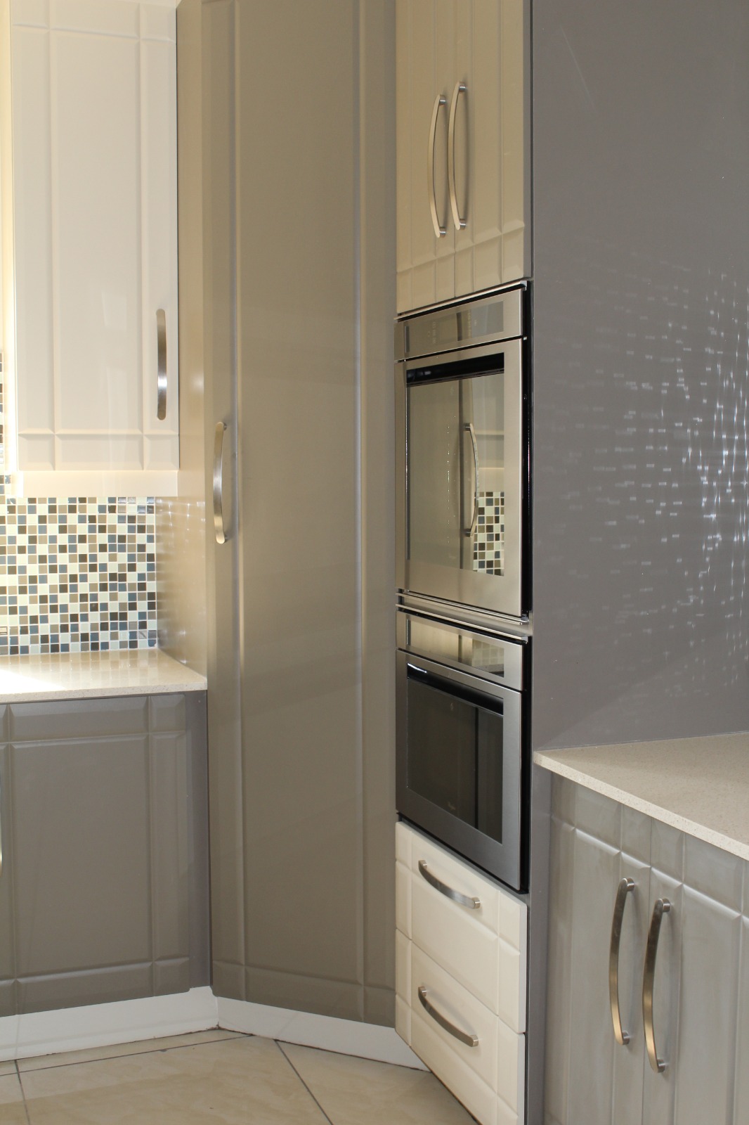 High-gloss two-tone kitchen with built-in ovens, Nelspruit