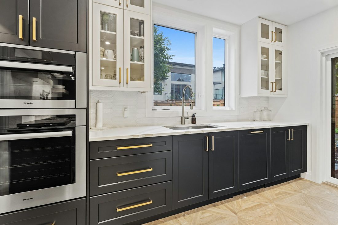 Fitted kitchen cupboards